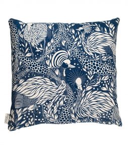 Koristetyynynpäällinen, Prancing peacock, House of Rym