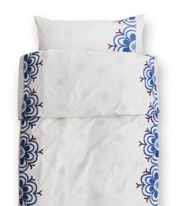 Pussilakanasetti, Stina,